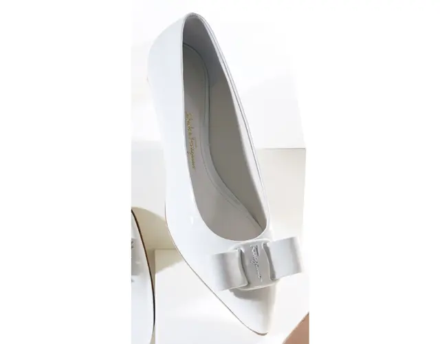 靴￥99,000／フェラガモ・ジャパン（サルヴァトーレ フェラガモ）