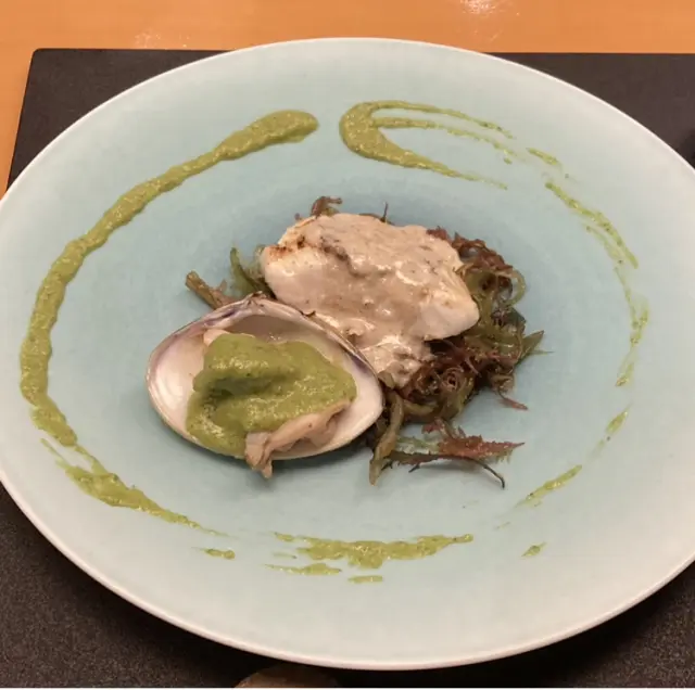 紅葉とクリスマスモードの椿山荘の画像_4