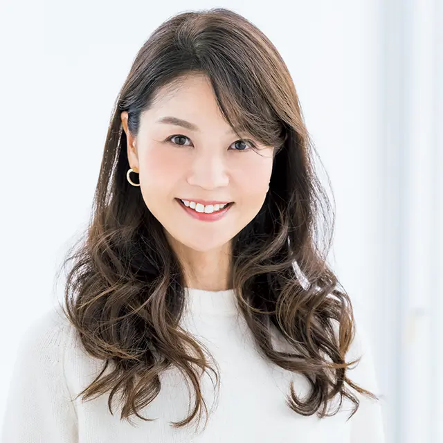 50代の髪型【ロングヘア】長さキープだからこそ動きで洗練度の更新をしたい！