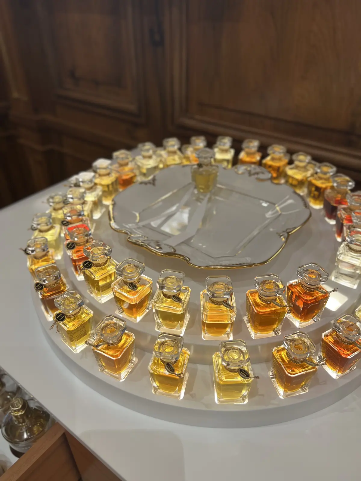 15mlボトルの香水がずらり！まさに芸術品！