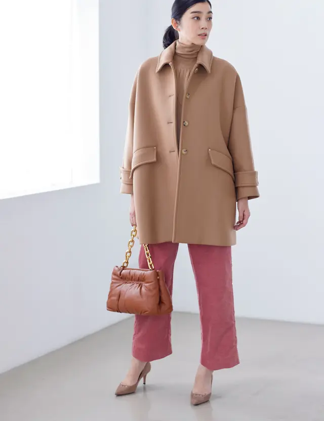 トゥモローランドのコートのベージュピンクコーデのゆうき