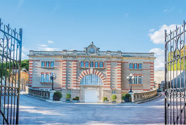 アイ村にあるメ ゾンは壮麗な趣