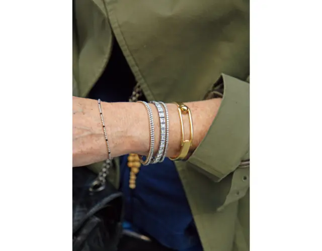 海外おしゃれマダムのジュエリーコーデ　パリマダム