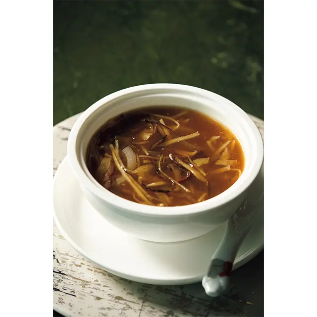 ナマコと魚の浮袋のせん切りサンラースープ「海參花膠酸辣羹」NTD580