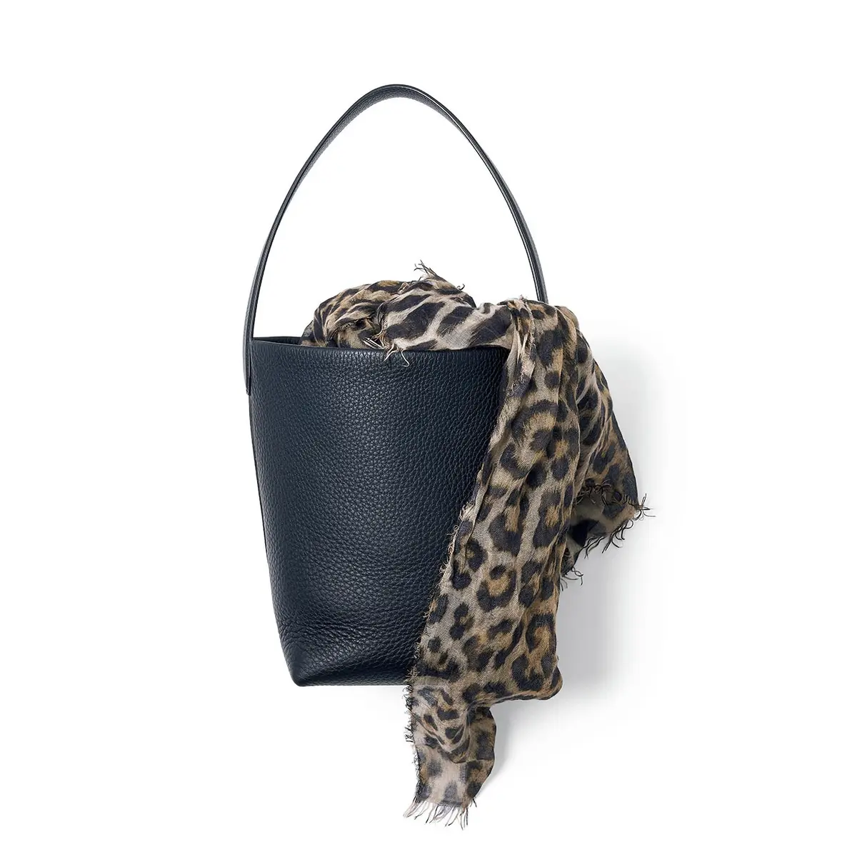 【小物で華やぐ涼感ラグジュアリースタイルの画像_24