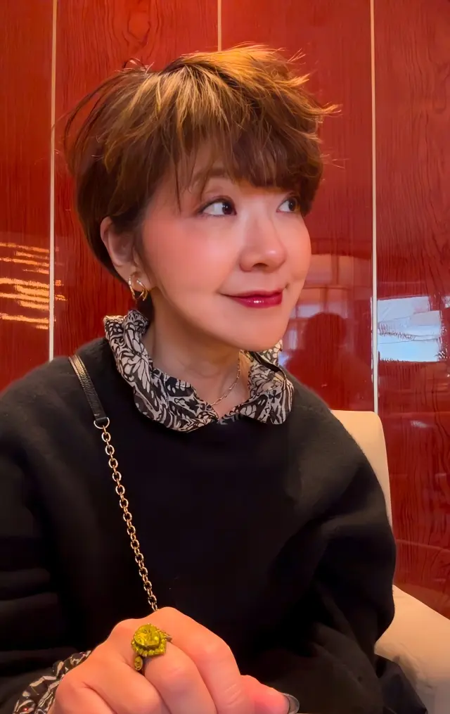 ネイビーのコートで新年初スイーツ。の画像_6