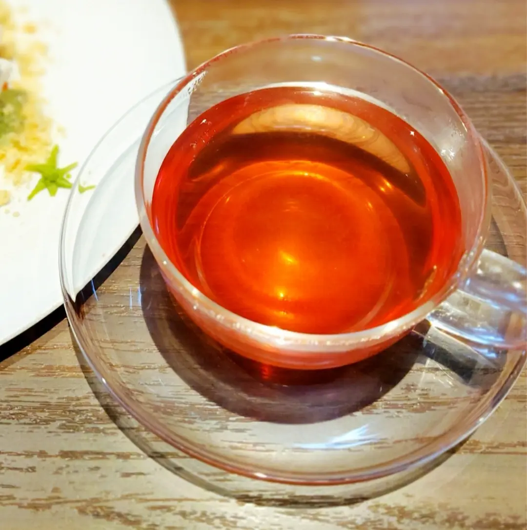 お茶もトマトのハーブティーです