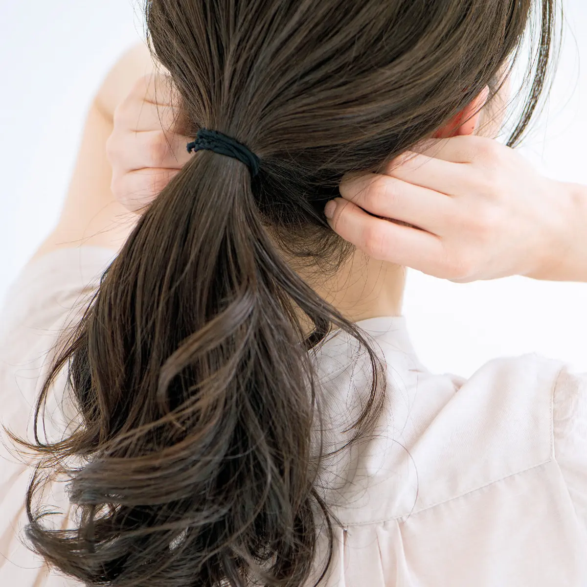  おしゃれな大人のひとつ結びをつくる、大の画像_5