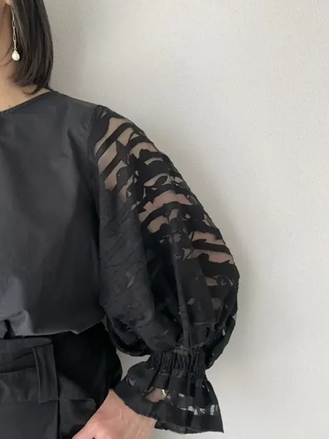 オールブラックでも重くならない！ZARAの画像_4