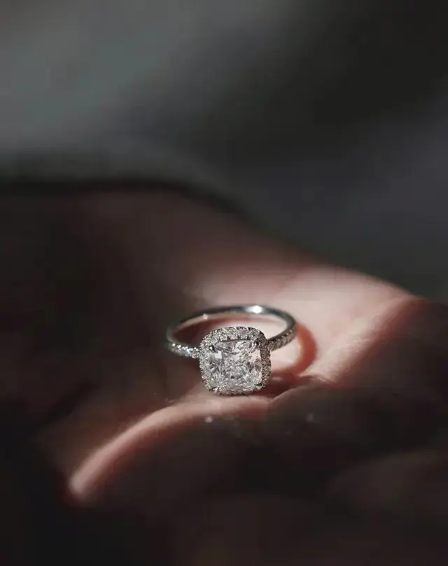 HARRY WINSTON《ハリー・ウィンストン》
