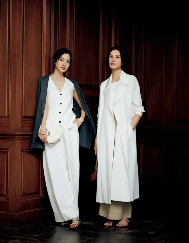 白いジレの田沢美亜と絵美里