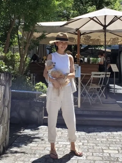 マディソンのノースリTシャツコーデ