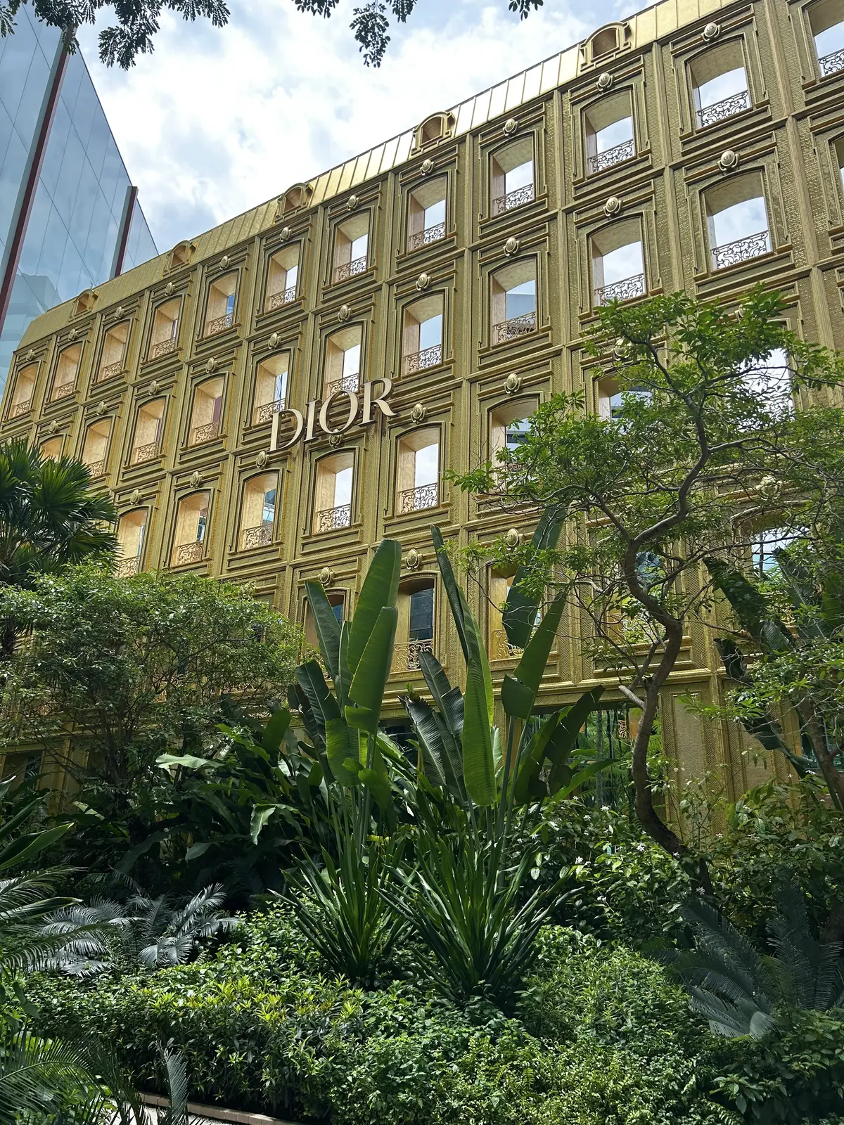 Dior Gold House Bangkok  ディオール・ゴールド・ハウス