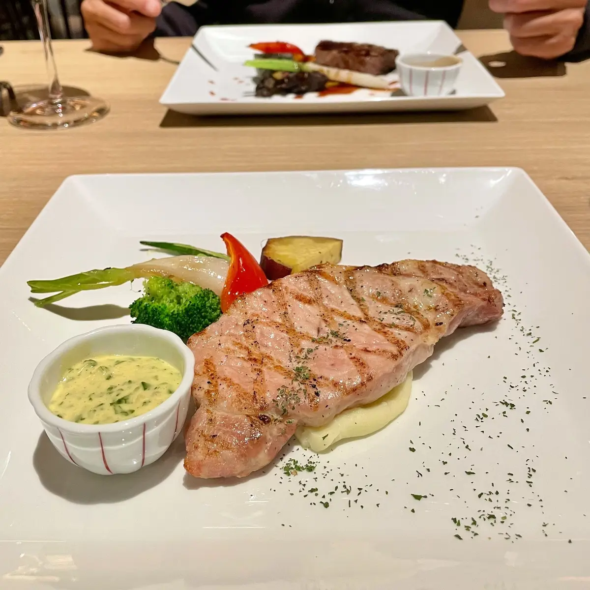 「コートヤード・バイ・マリオット 白馬」内のレストラン「LAVAROCK」の料理写真