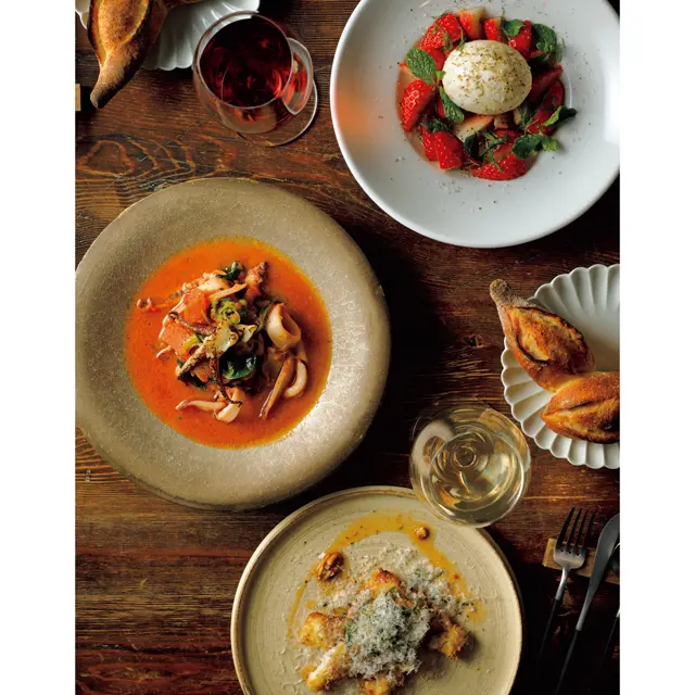 「イチゴとブラータチーズ」￥1,980、「ヤリイカと菜の花のトマト煮」￥1,880、「煮穴子のフリット」￥1,920