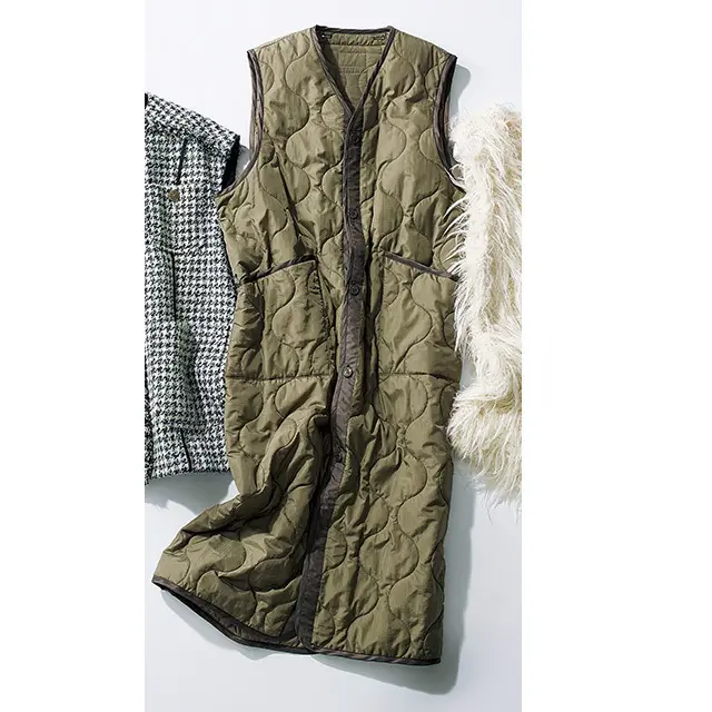 「ミリタリー風の中綿ジレで、丈もしっかりと長め。秋はアウターとして、冬はコートにインしても」。ジレ￥42,900／ボウルズ（ハイク）