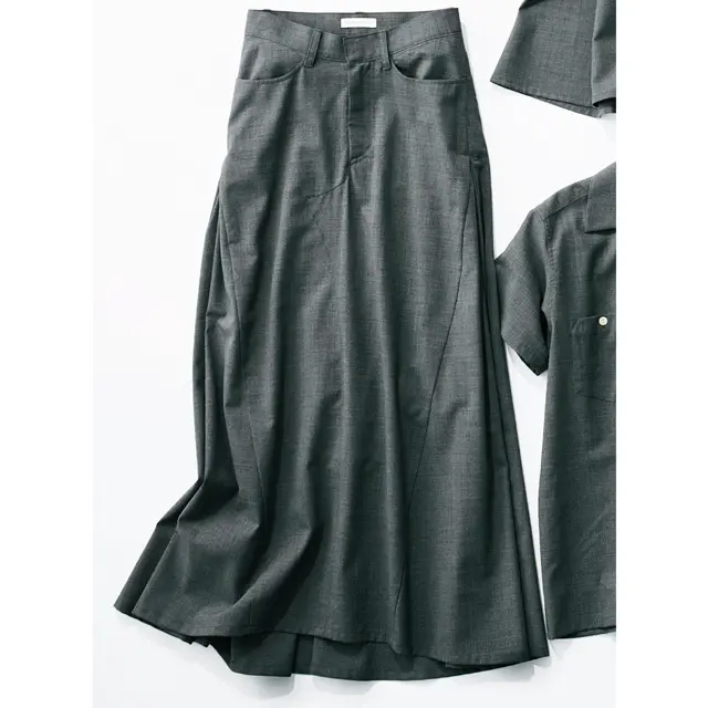 両サイドにタックを施し