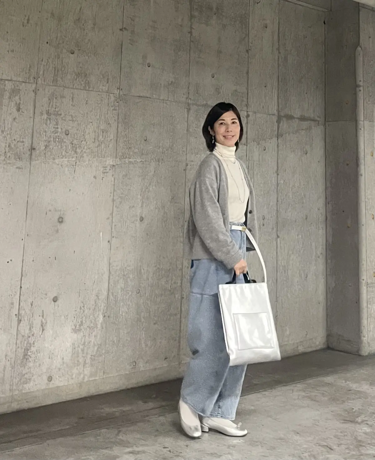 アイスグレー✖️シルバーコーデの画像_3