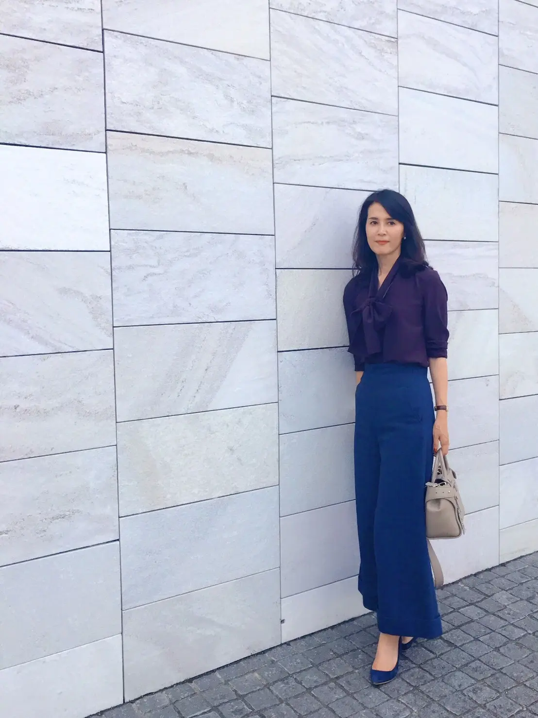 COS（コス）のボルドーブラウスの画像_1