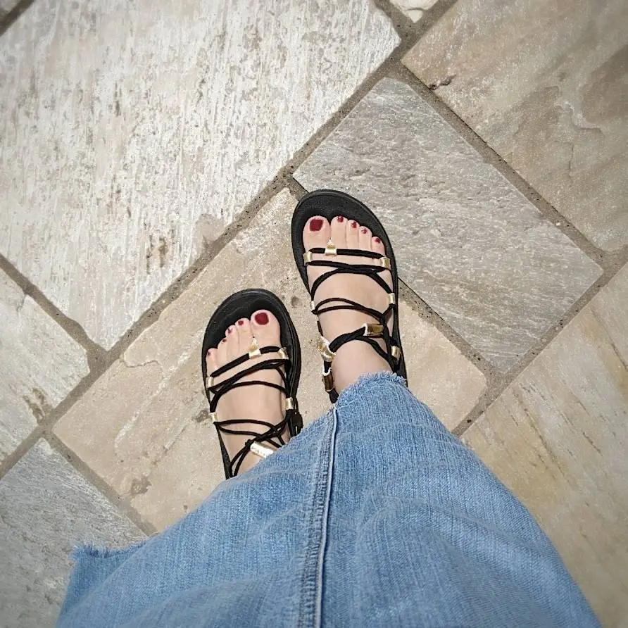 Tevaのスポーツサンダル、VOYA INFINITY METALLIC