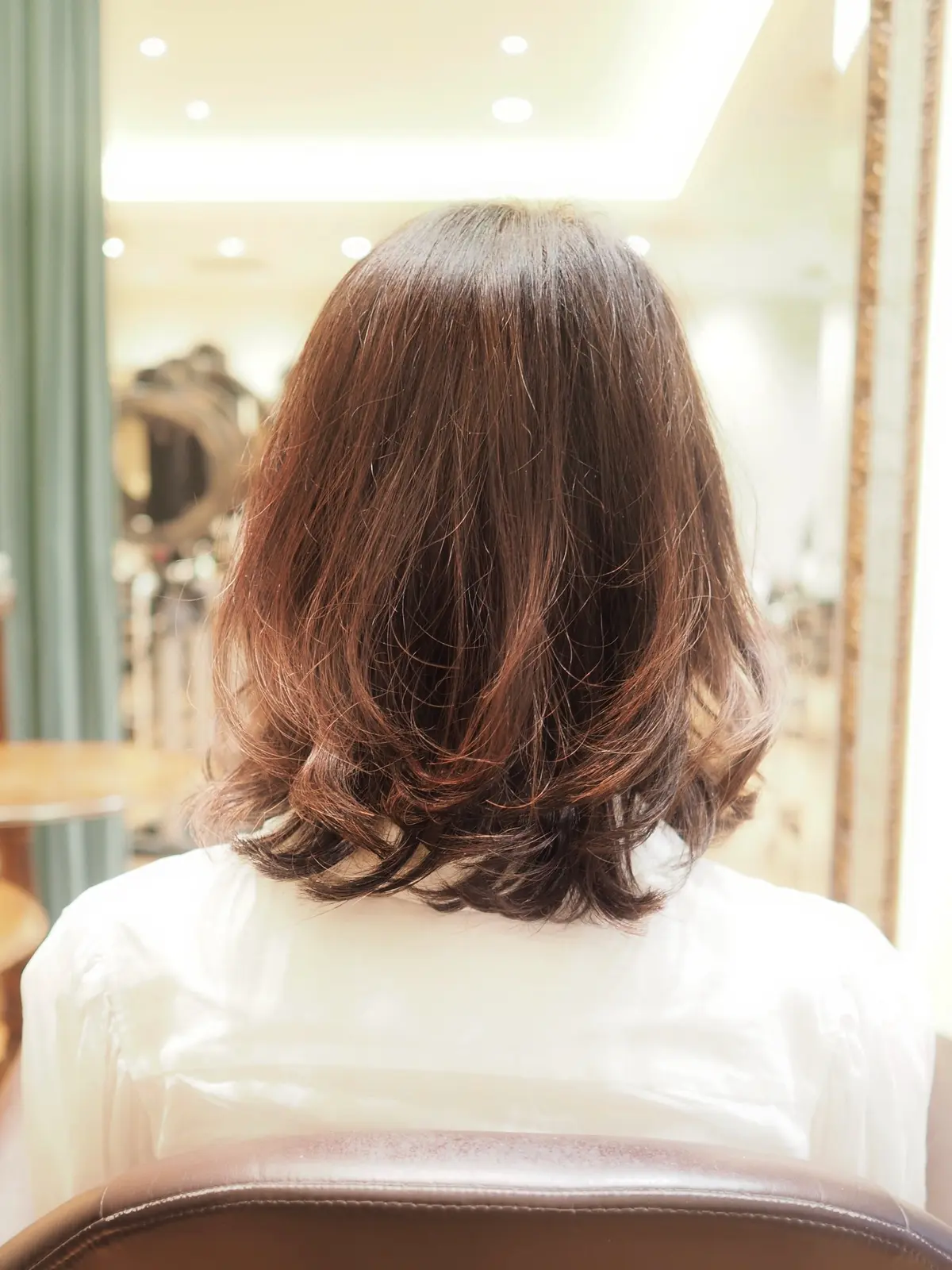 前髪あり大人のミディアム春ヘアの画像_7