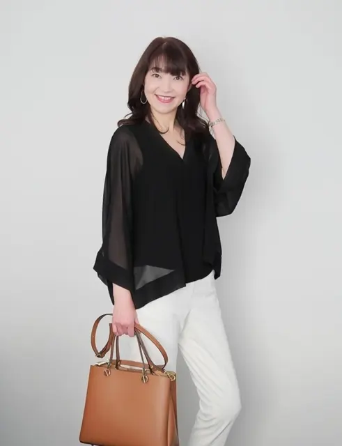 モノトーンコーデ＆シルバーアクセサリーの画像_3