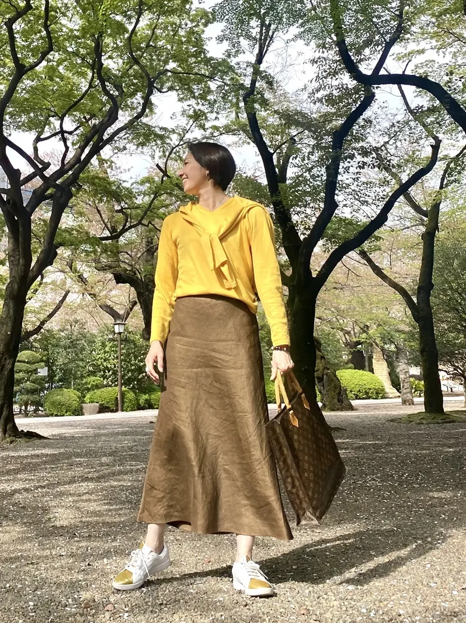 イエロートップス＋ボリームスカートコーデ①