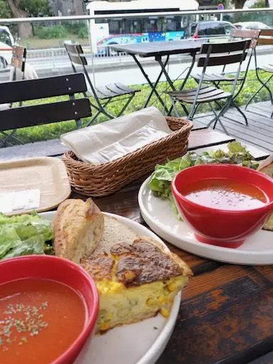 テラス席でランチと街歩きの画像_4