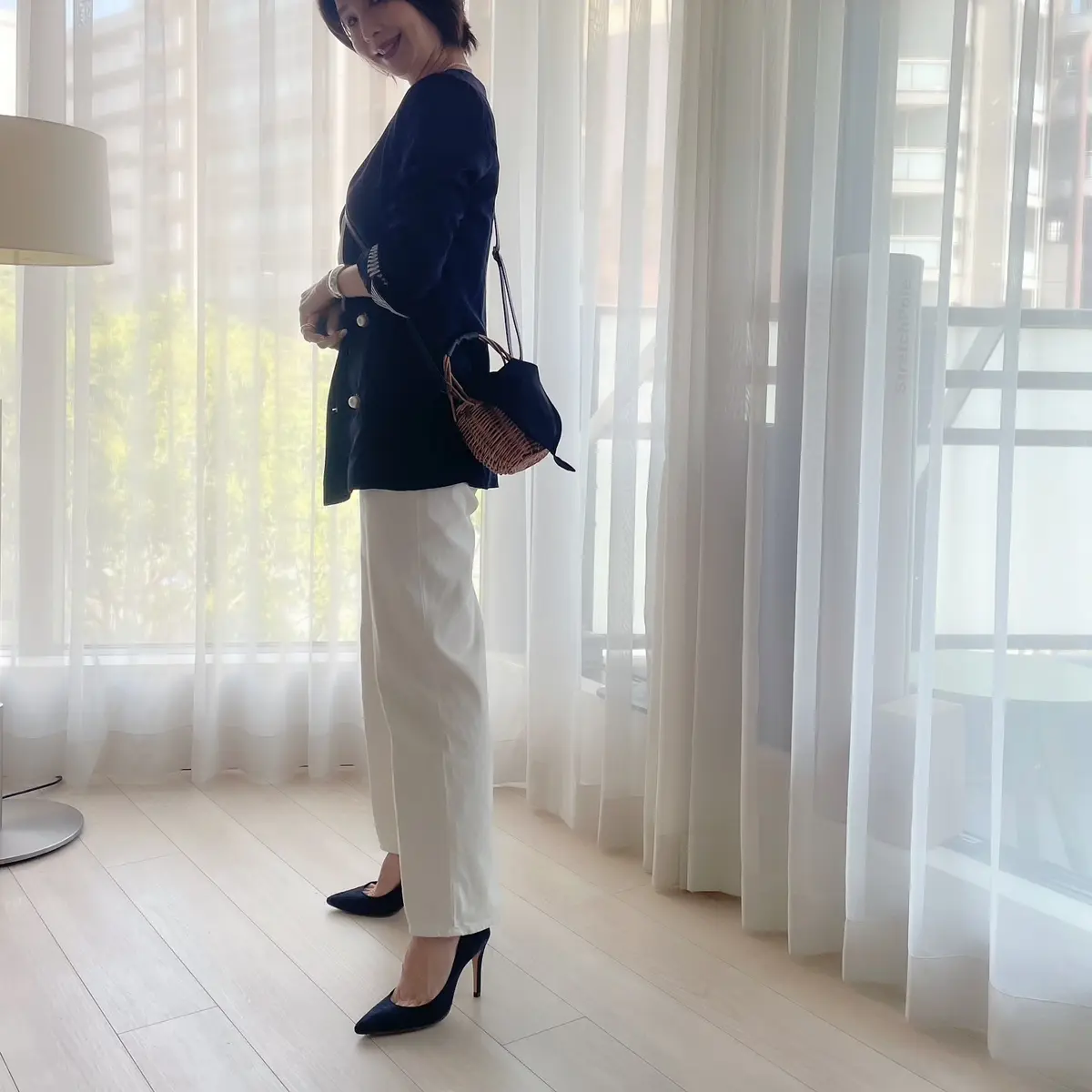 白デニムとエクリュストールの画像_4