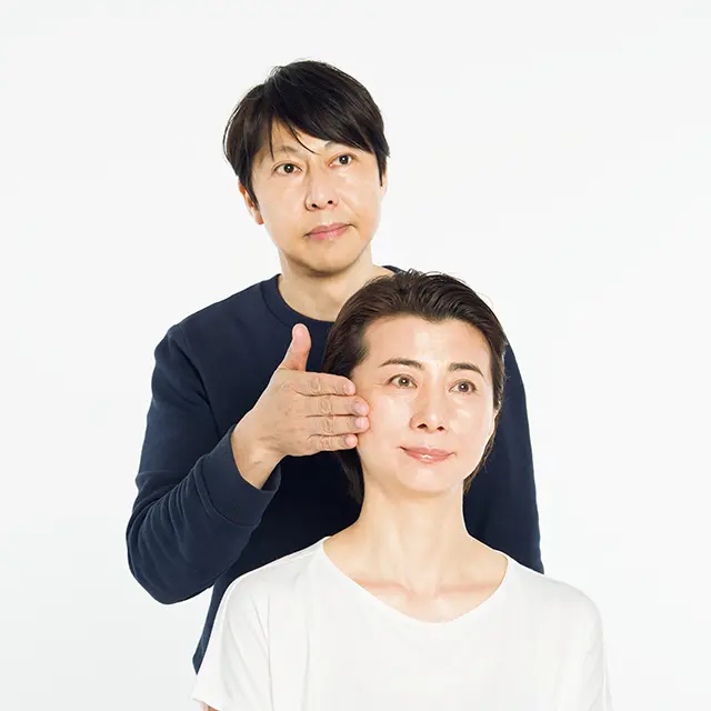 たるみ引き上げのカギは、こめかみと フェイスライン
