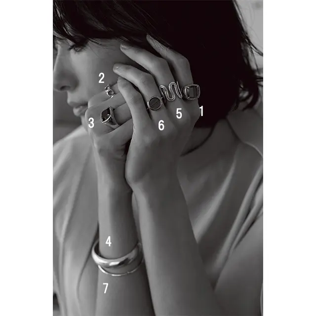 タイガーアイ、オリーブクォーツ、ブラックオニキス、マラカイト……モダンで辛口、