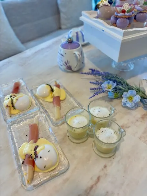 可愛いスイーツやお花に囲まれて優雅な時間の画像_3