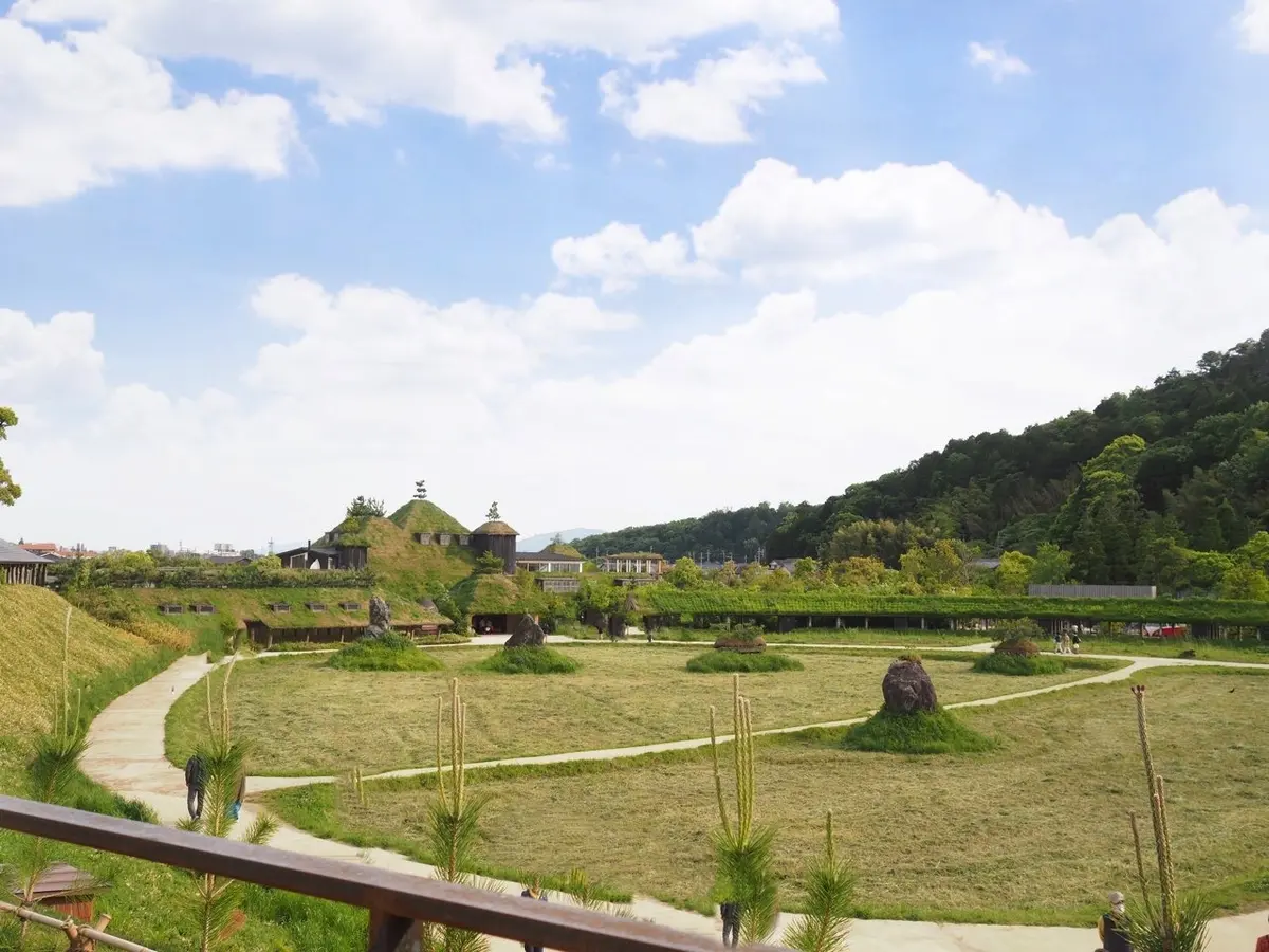 広大なピクニック中庭。