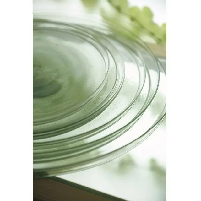 縁が少しだけ立ち上がった高い技術で作られるプレート