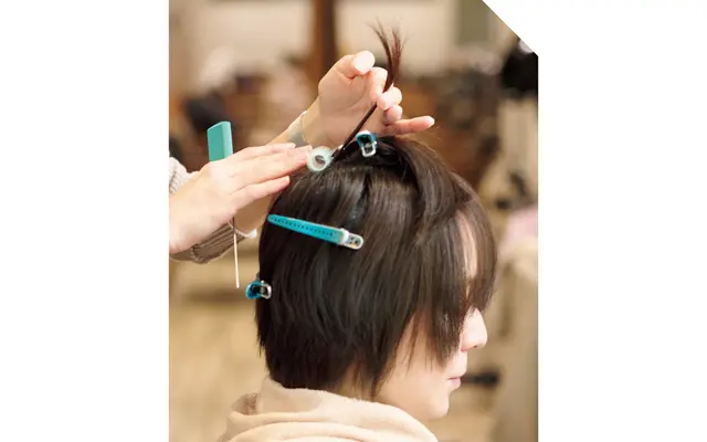 《2》約1㎝径の専用ロッドで根元の立ち上げをクセづけ