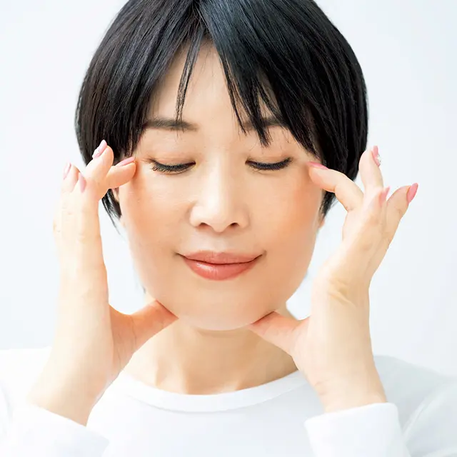 小林ひろ美さん朝の乳液儀式　スタンプづけ