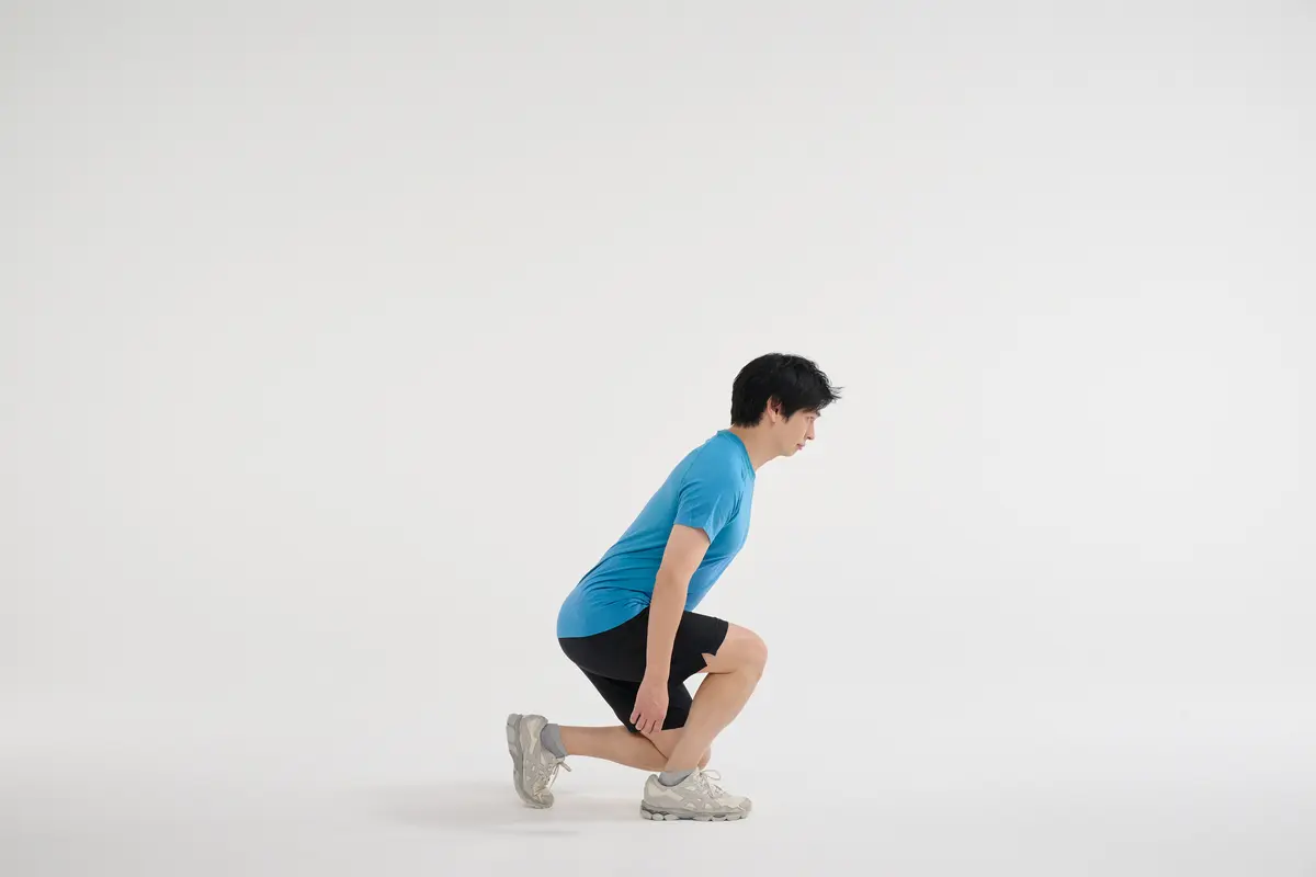 ボディワーカー森拓郎 使われにくい下半身の裏側の筋肉を鍛える 椅子を使ったランジ　椅子なし