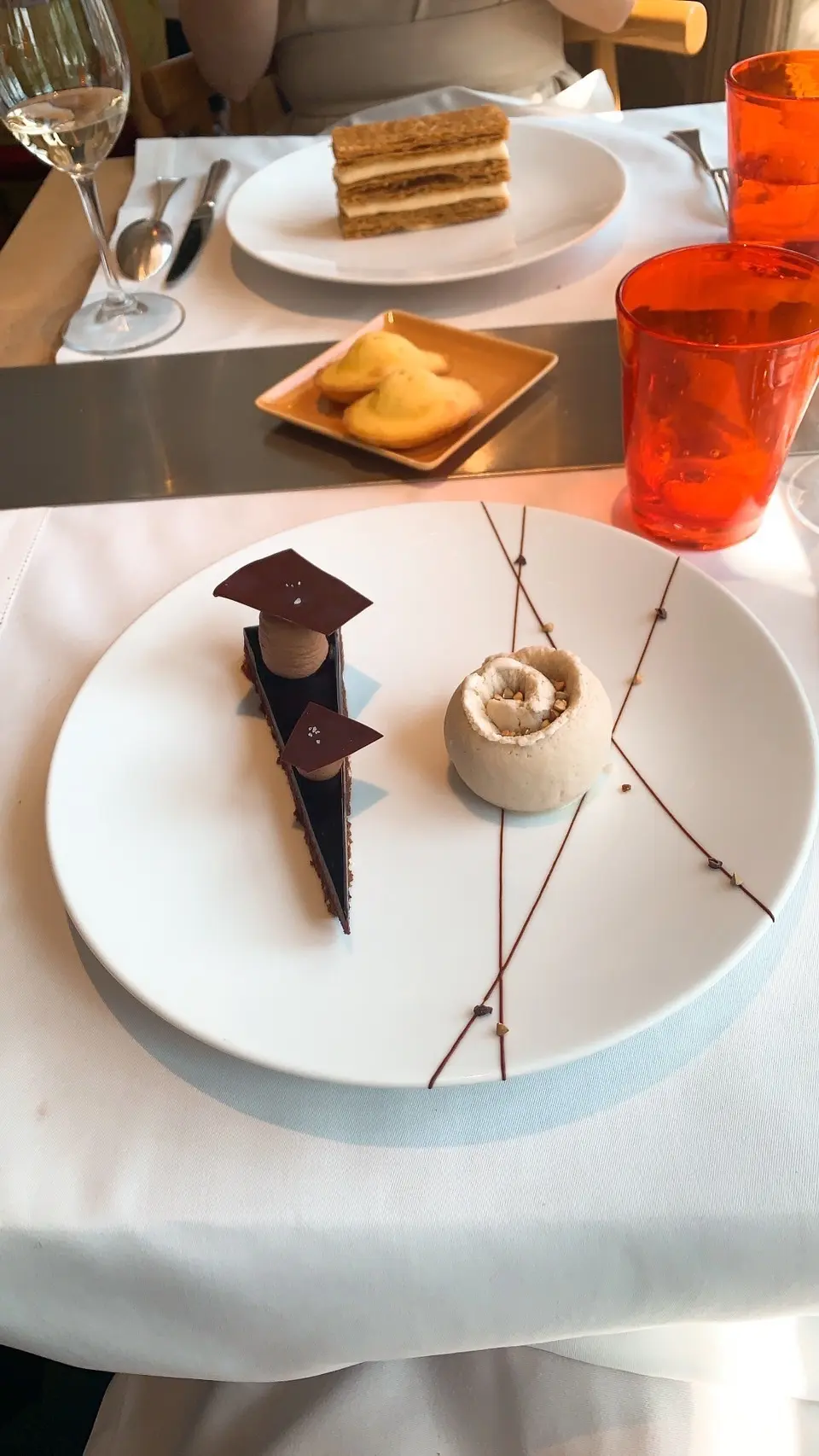 ル・ショコラ・アランデュカス東京工房のショコラ　ブノワ風　長野県産の蕎麦の実のアイスクリーム