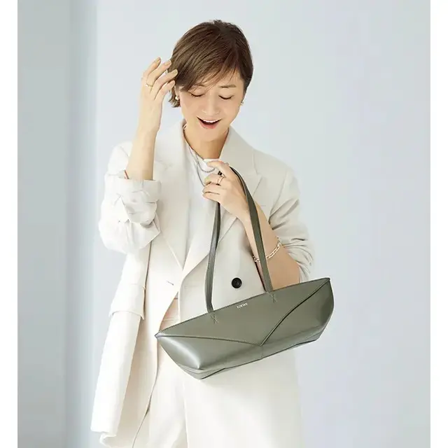 折りたためて旅行にも便利！「ロエベ」の注目新作バッグ