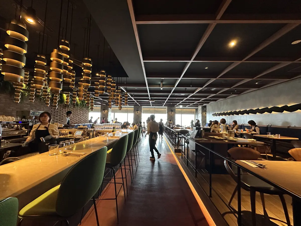 ちょっぴりセクシーなZARAのスリットスの画像_4