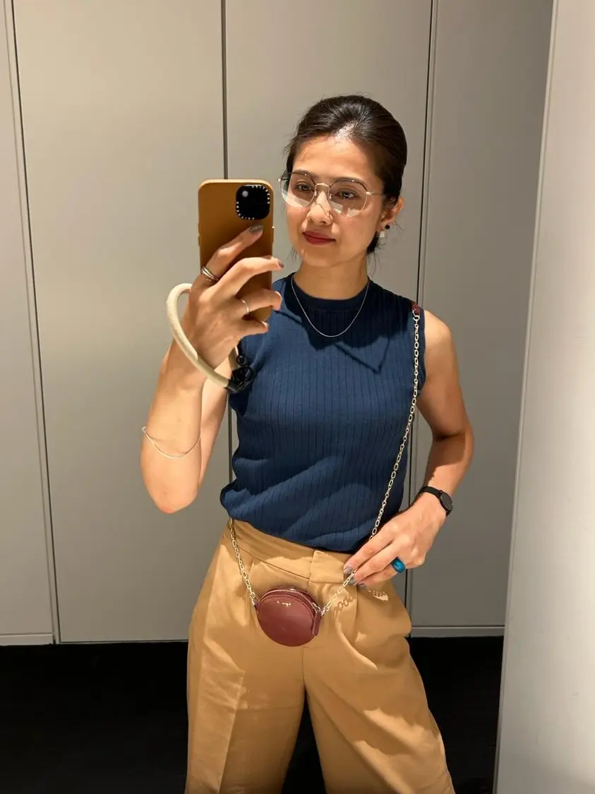 ベージュパンツで秋コーデにシフトの画像_9