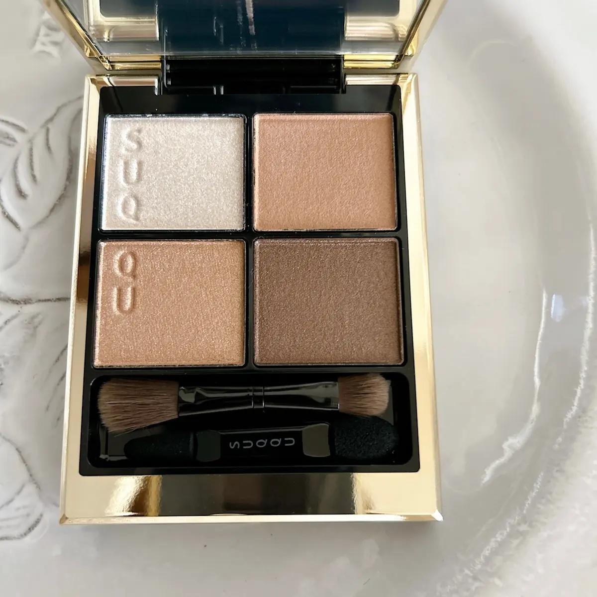 2026年秋新色アイパレット SUQQU　シグニチャー カラー アイズ　15 4色パレット