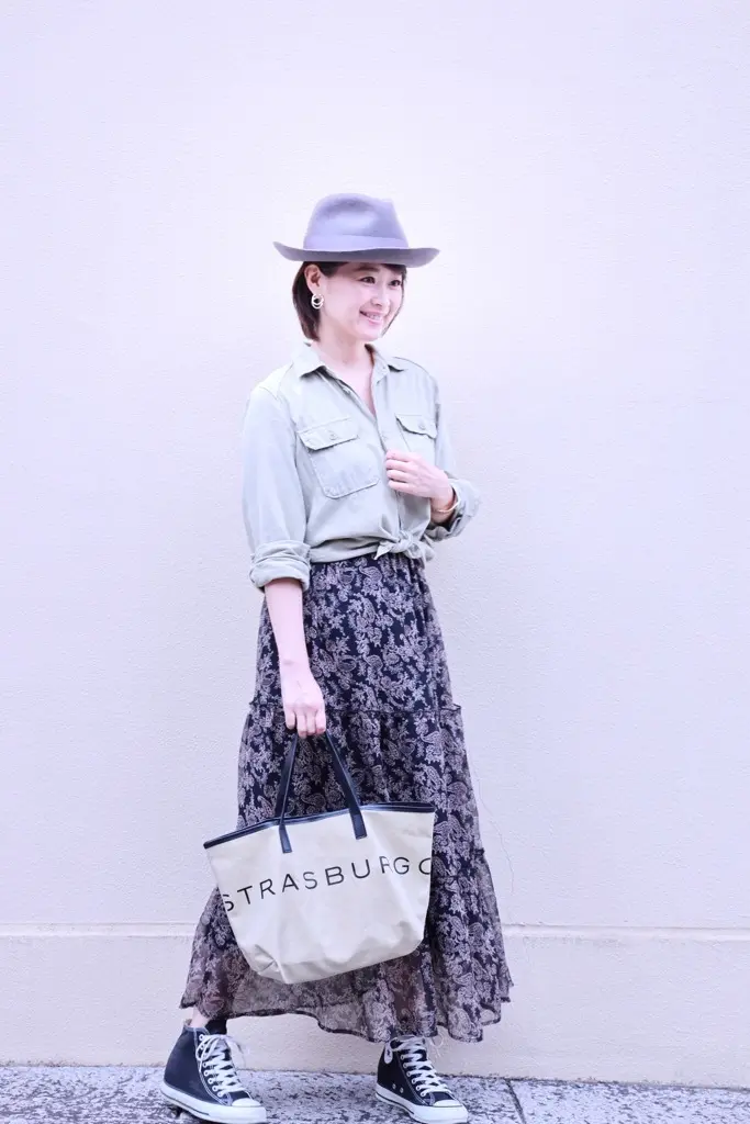 カーキ×ブラックではじめる秋コーデの画像_2