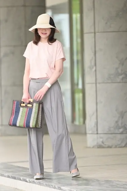 Ｔシャツ/ E by éclat　 パンツ/ UNIQLO：Ｃ　初夏コーデ