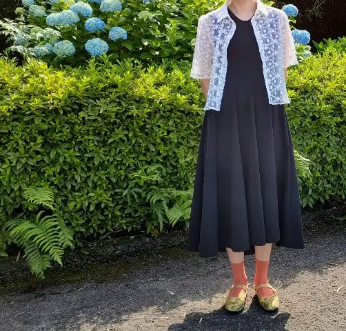 ZARAのレースジャケットとカラフルなソックス、カンフーシューズで楽しくコーディネイトしました