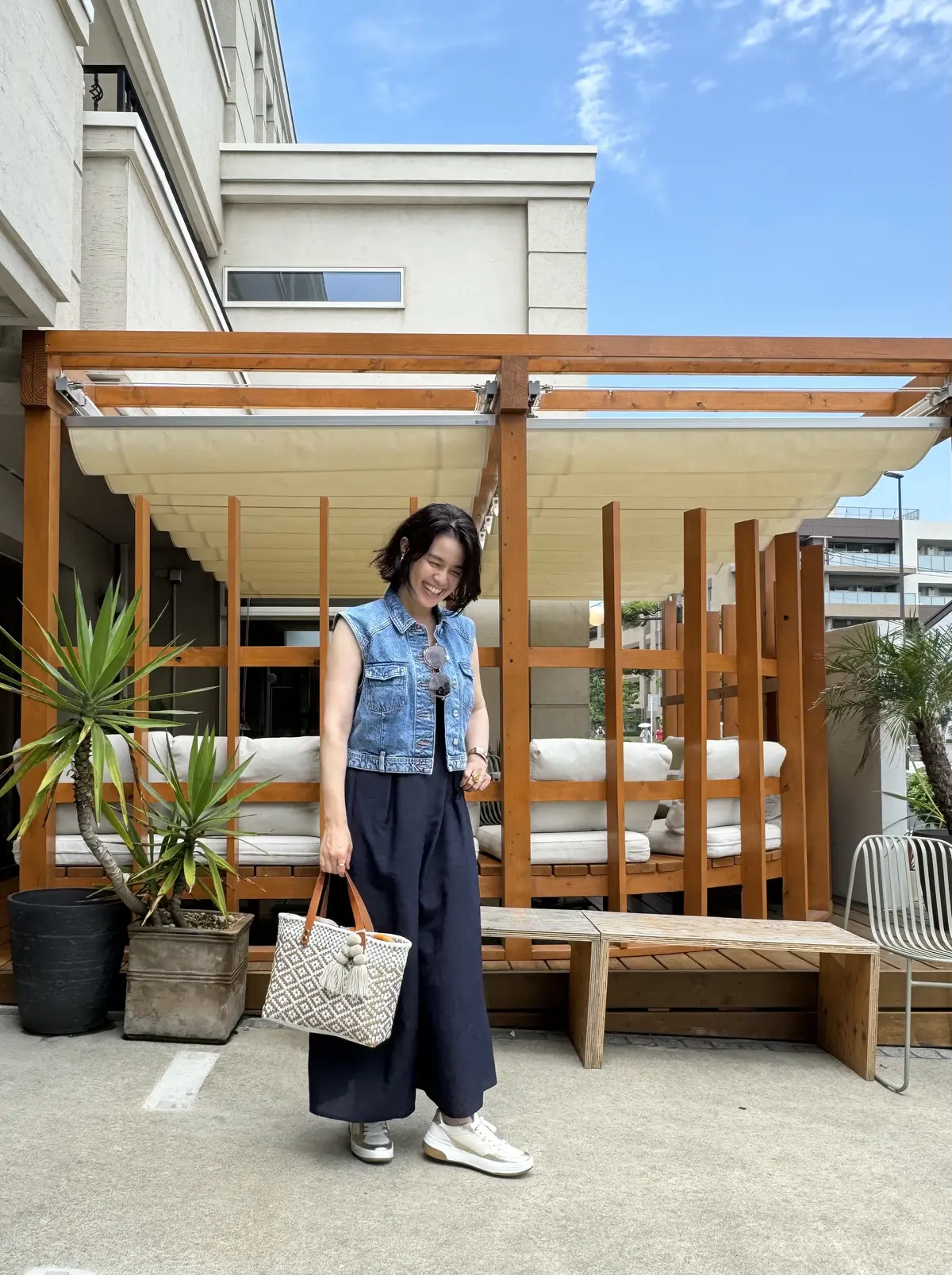 デニムベストがコーデに新鮮な風を運んできの画像_13