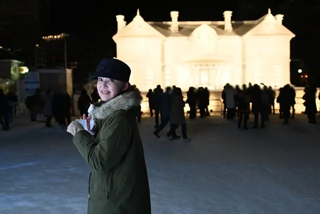 雪のHTB広場　大雪像　豊平館の前で