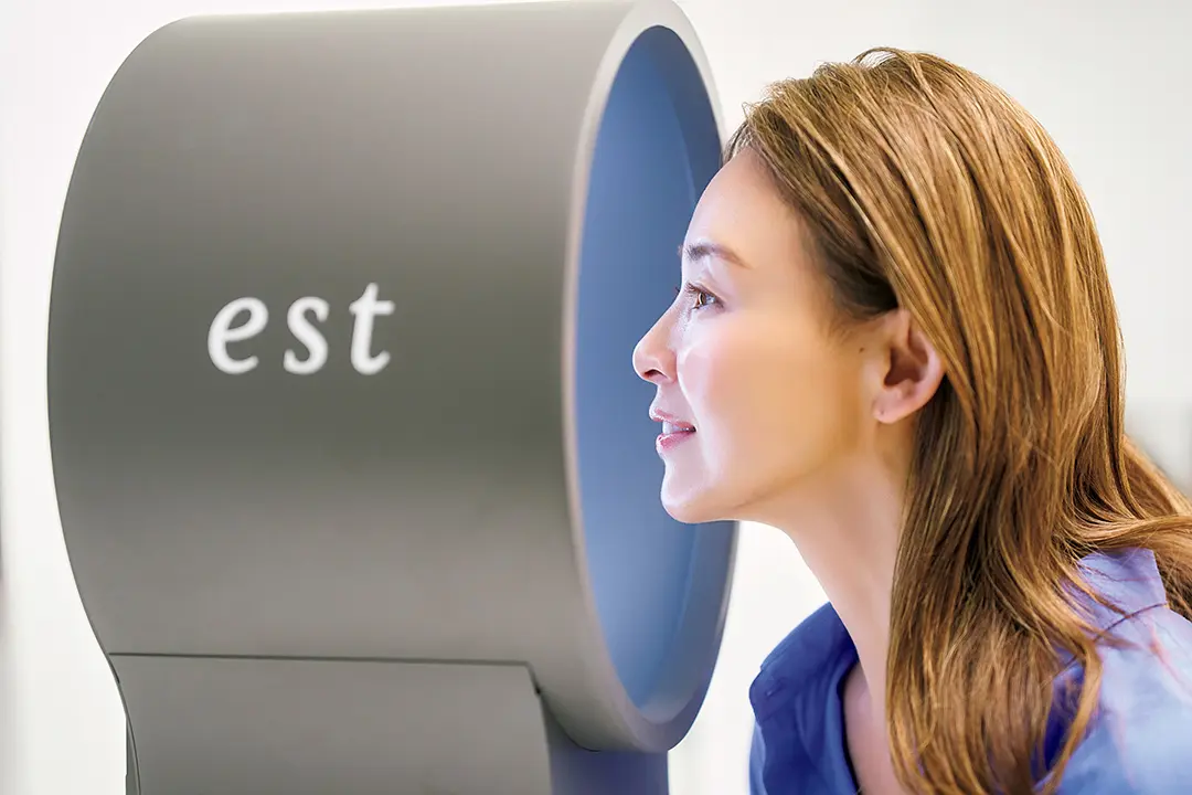 “True Beauty Scope”を体験するSHIHO