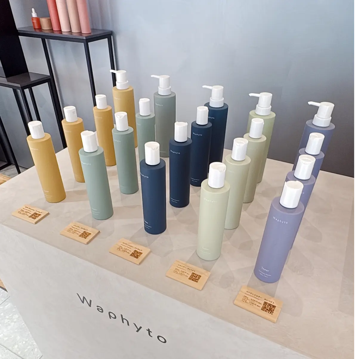 ニュウマン高輪　ワフィト（South 4F）  12月9日（火）のまでの期間限定POP UPストアとしてオープン。三河の天然素材でデザインしたスペースで、約50品目を展開。スキャルプローション、エイジングケア仕様でおすすめです。