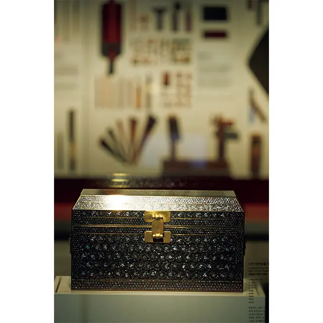 高麗時代の螺鈿漆器の中でも最も優れた「螺鈿經函（ナジョンギョンハム）」